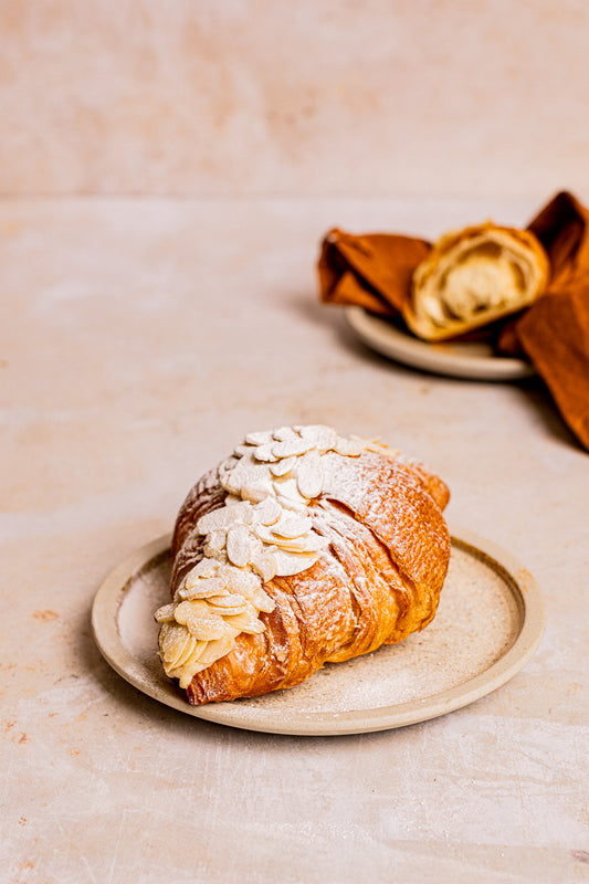 Almond Croissant / Vegan