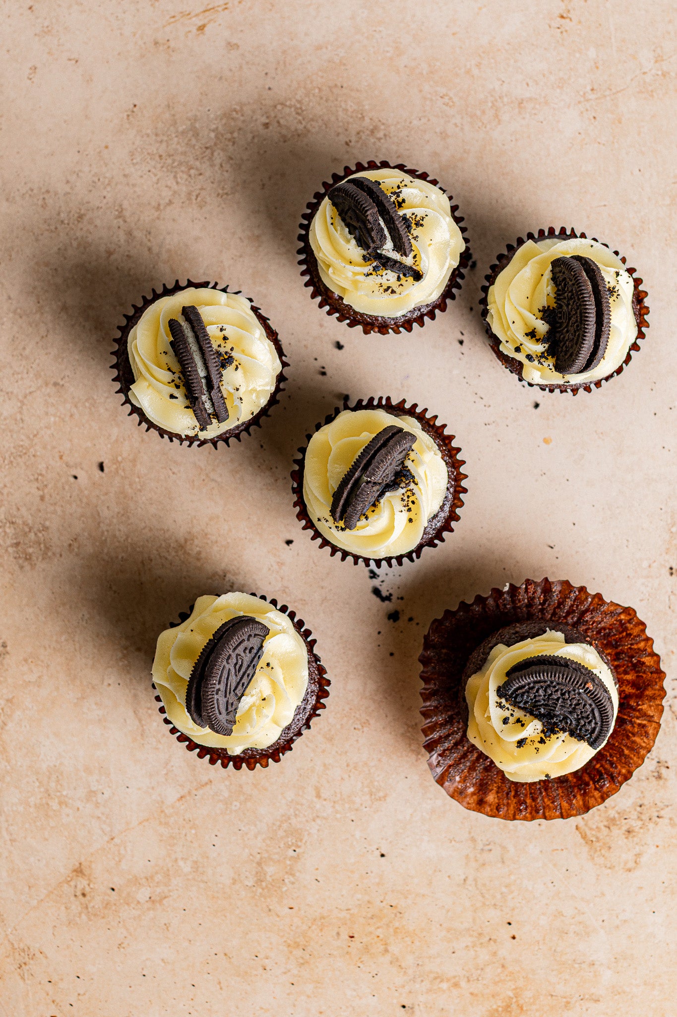 Oreo & Vanilla Buttercream Cupcake / Box of 6